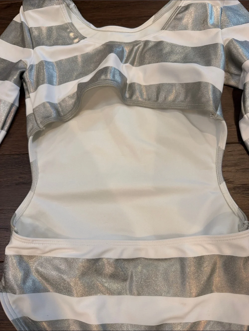 Zella Girls White & Silver Striped Long-Sleeve One-Piece Swimsuit Size 8 C8-126